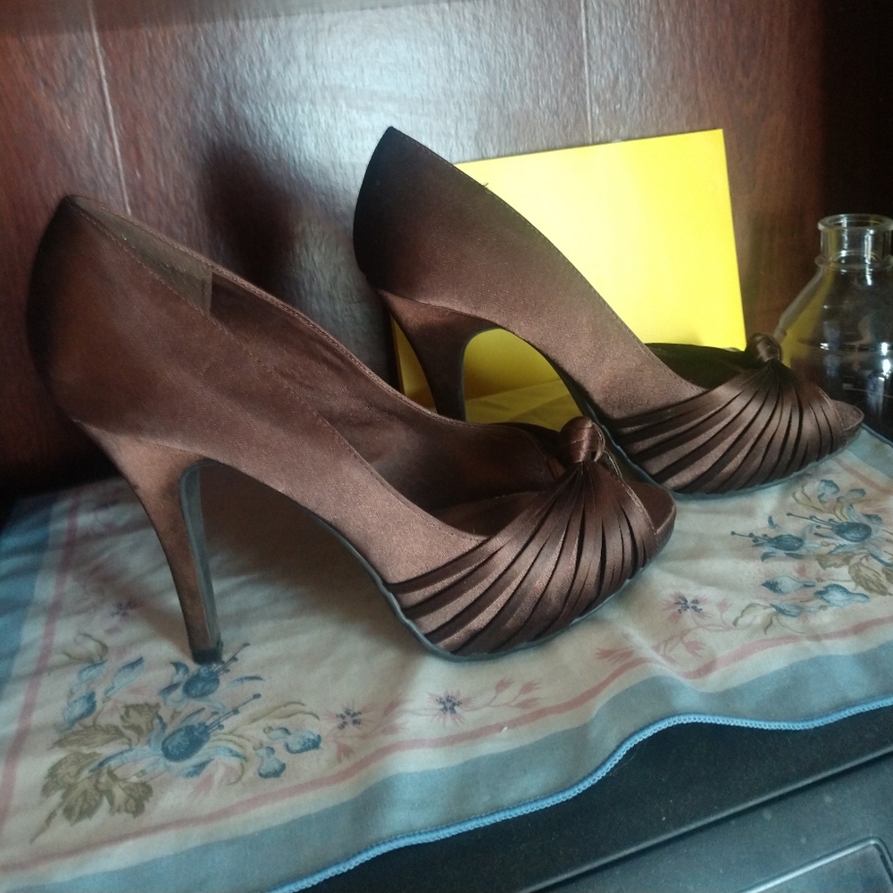 Heels - Picture 3 of 9